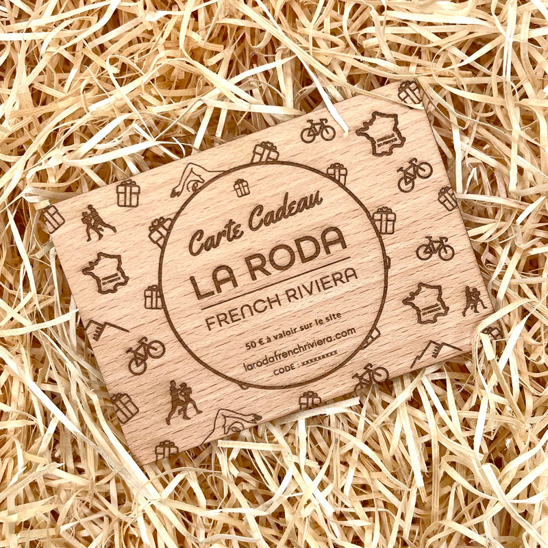 Carte cadeau en bois de chêne gravé au laser. Design élégant et minimaliste, mettant en valeur la personnalisation avec un message gravé ecologique